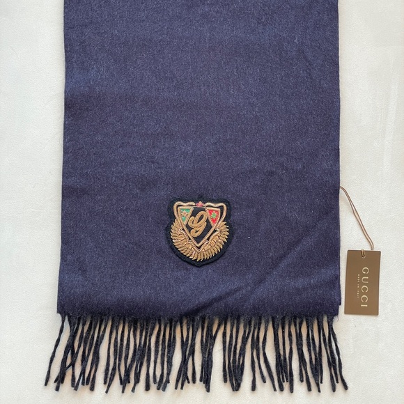 NWT Authentic Vintage Gucci wool scarf with embroidered crest - Picture 2 of 6